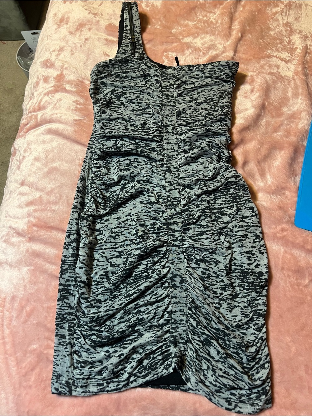 Guess One-Shoulder Ruched Black and Gray Patterned Dress